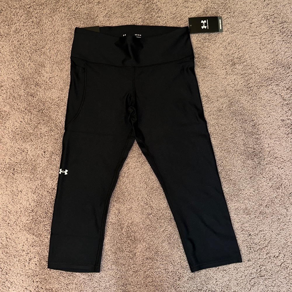 Women’s Under Armour Black Cropped Leggings with Pockets